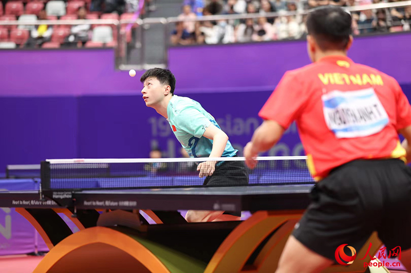 马龙在比赛中。