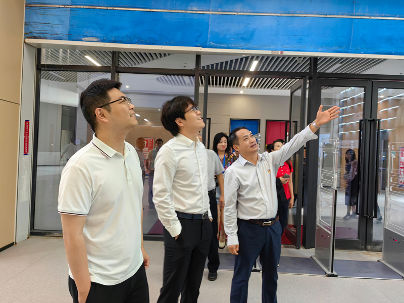 ����͢����һ����½ࣨ������ڲι�ѧУ��