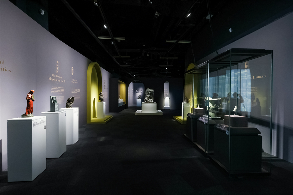 “青铜之光:三星堆与罗丹的超时空对话”特展现场。