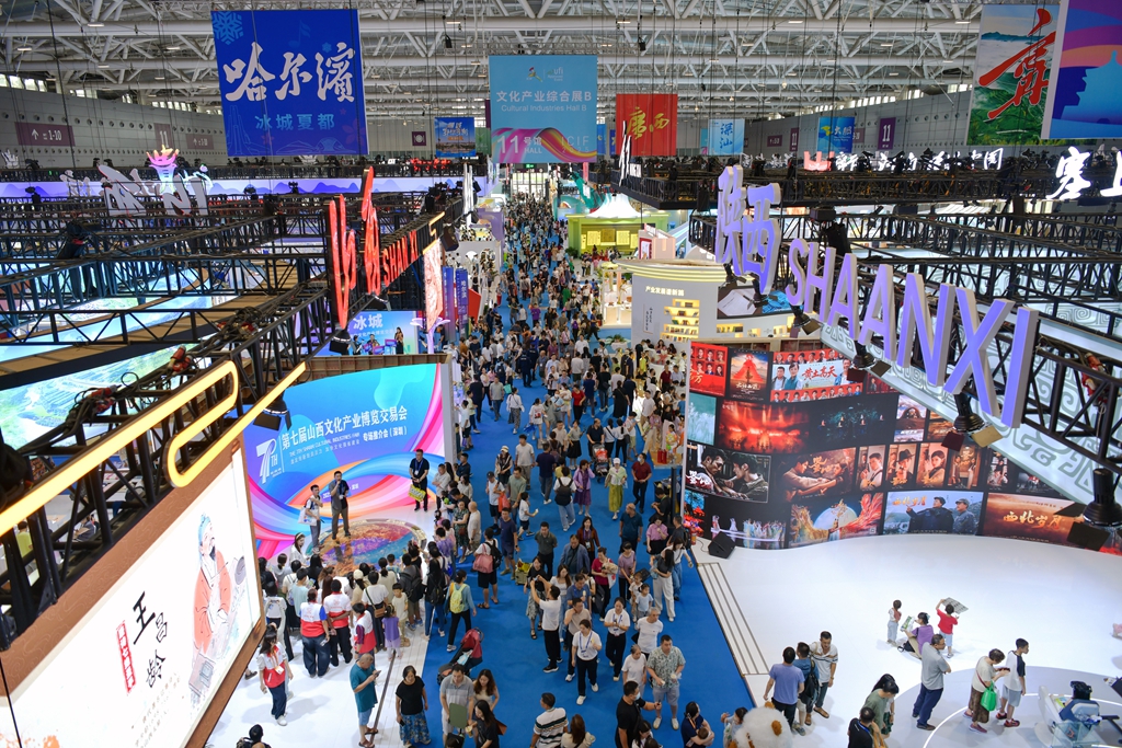 2025年5月24日，第二十一届中国（深圳）国际文化产业博览交易会现场人头攒动。人民网记者 任峰涛摄