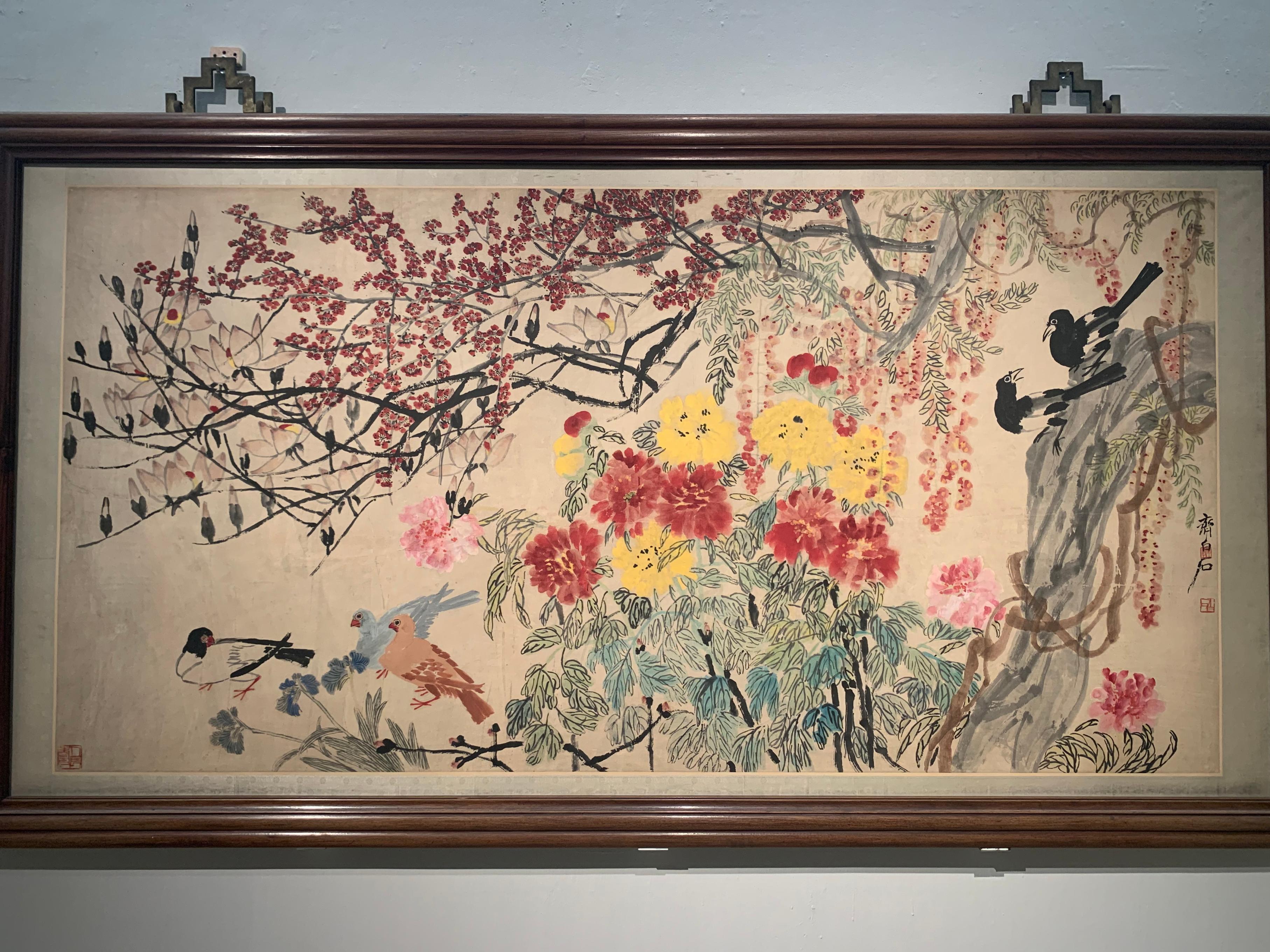 齐白石画作《百花与和平鸽》。人民网记者 刘颖颖摄