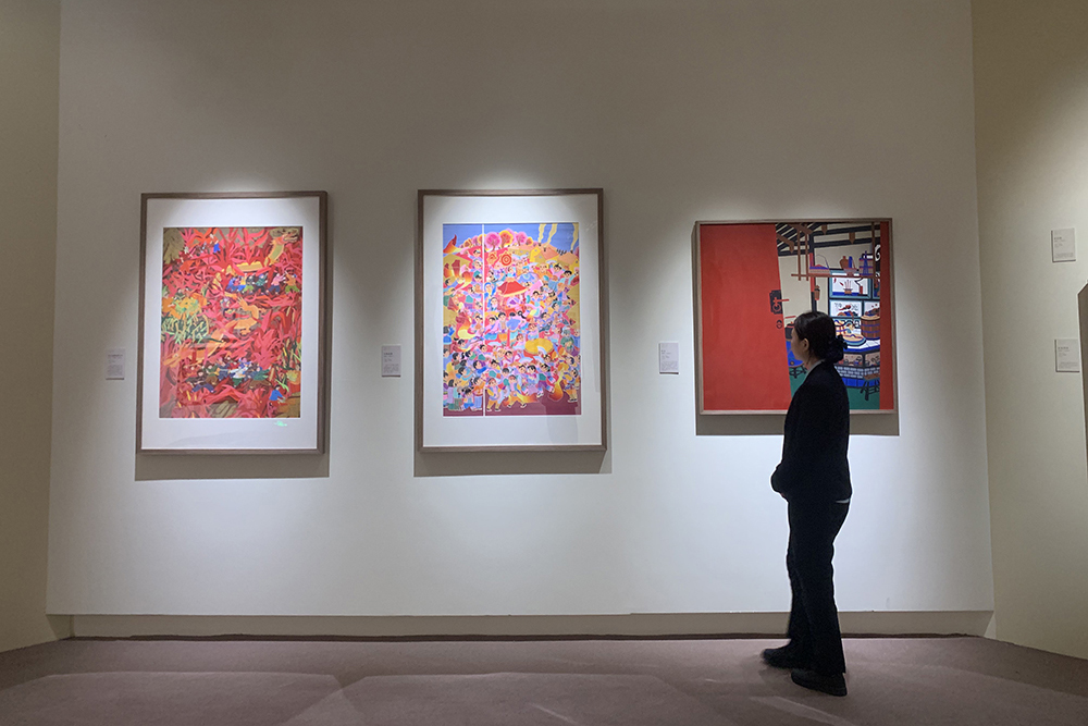 观众正在参观展览。人民网记者 韦衍行摄