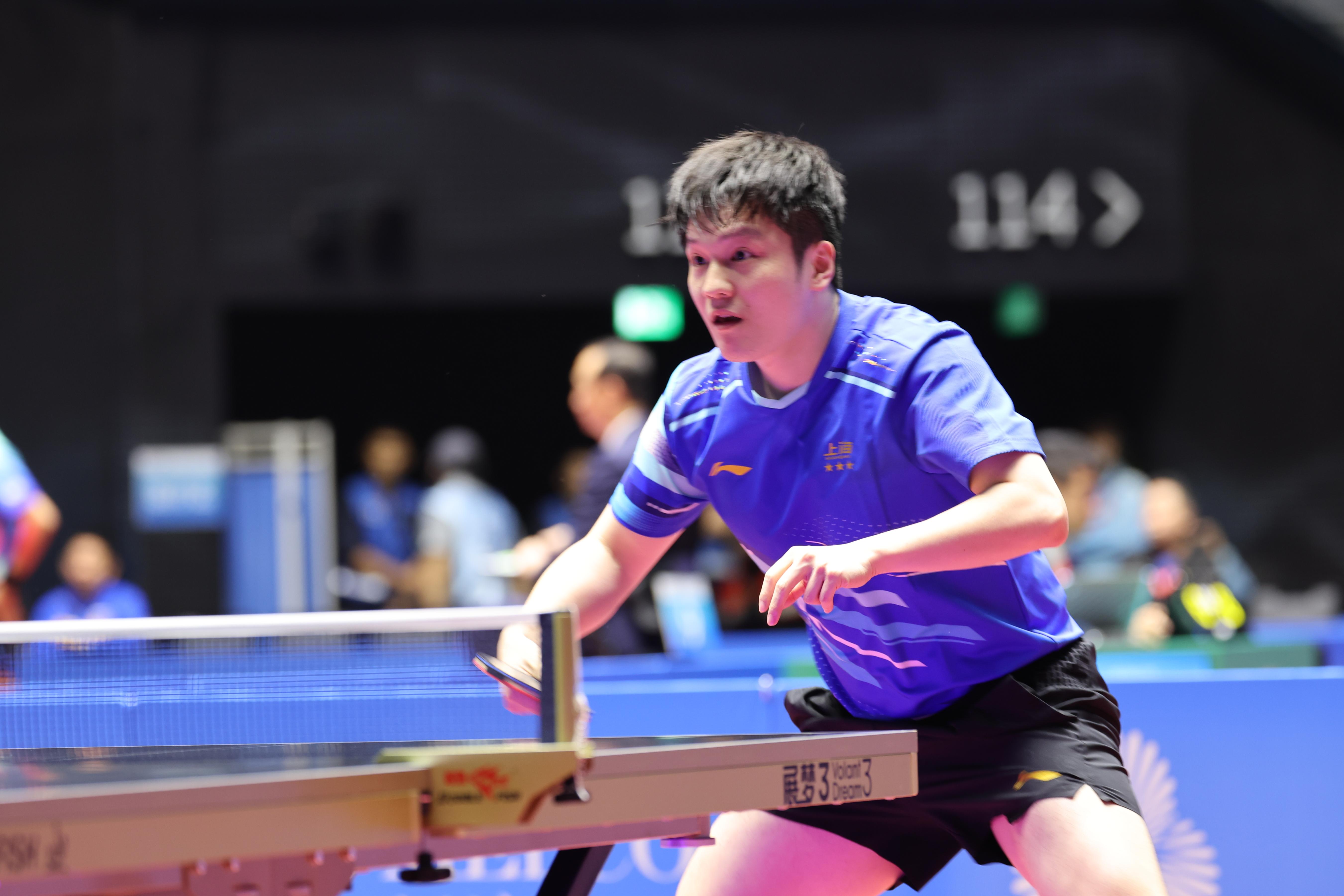 樊振东在比赛中。人民网记者 胡雪蓉摄