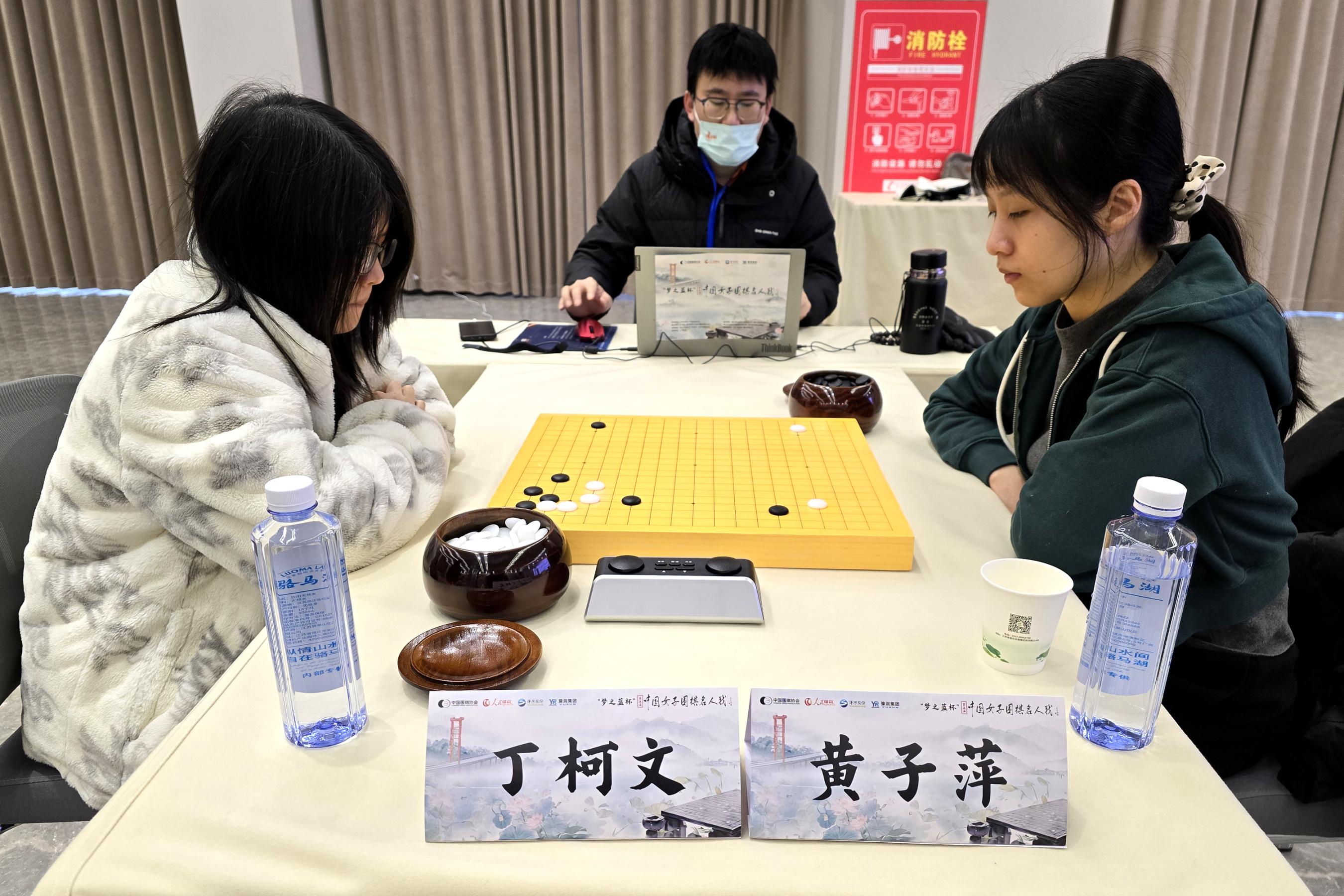 丁柯文VS黄子萍 人民网记者 胡雪蓉摄