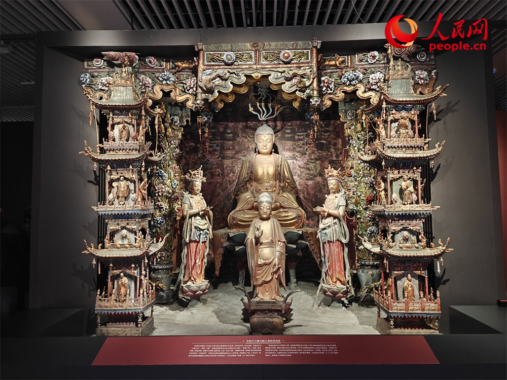 小西天大雄宝殿主龛场景复原。人民网记者 韦衍行摄