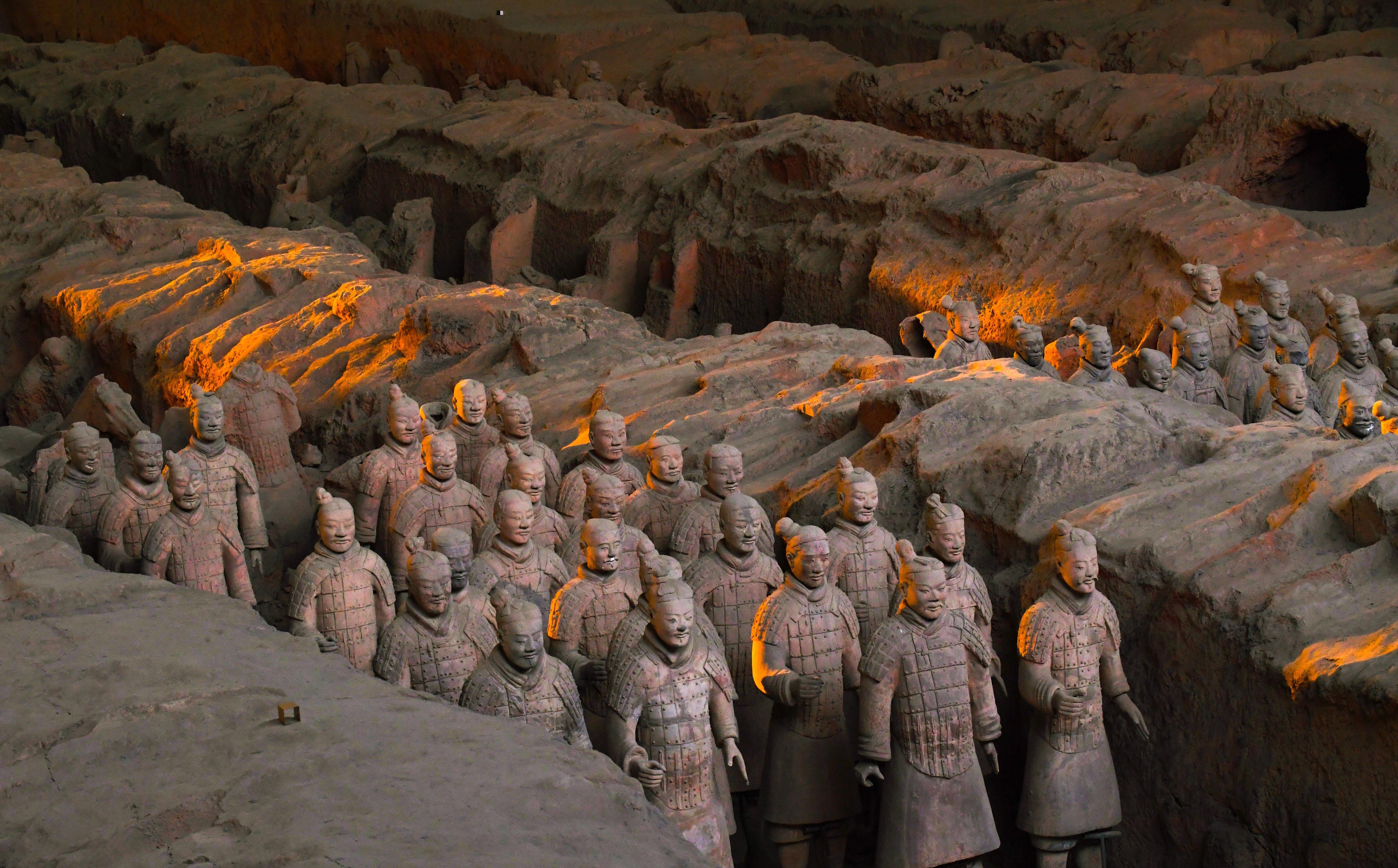 冬至，用光影唤醒地下军团的柔情。张天柱摄