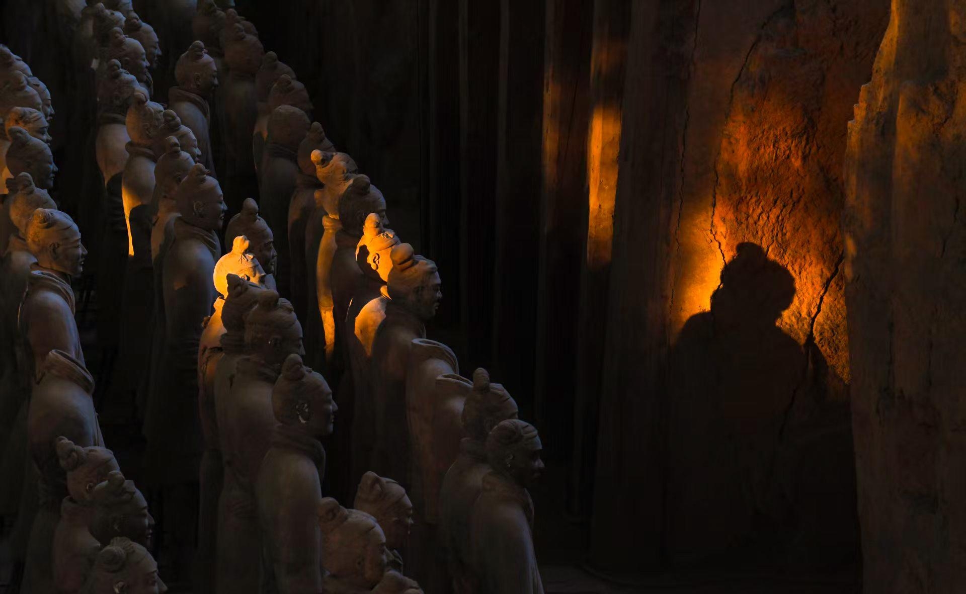 冬至，用光影唤醒地下军团的柔情。张天柱摄