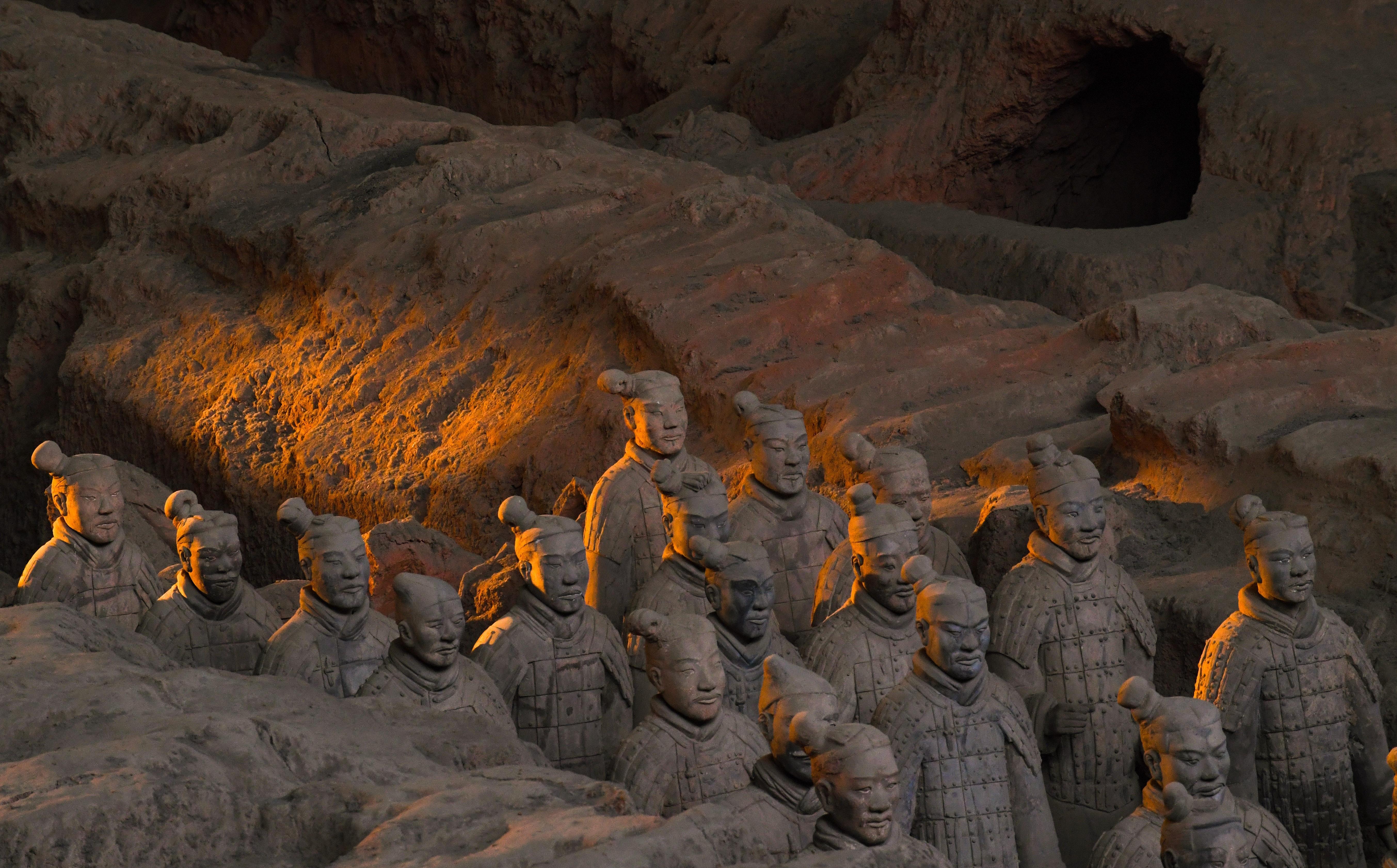 冬至，用光影唤醒地下军团的柔情。张天柱摄