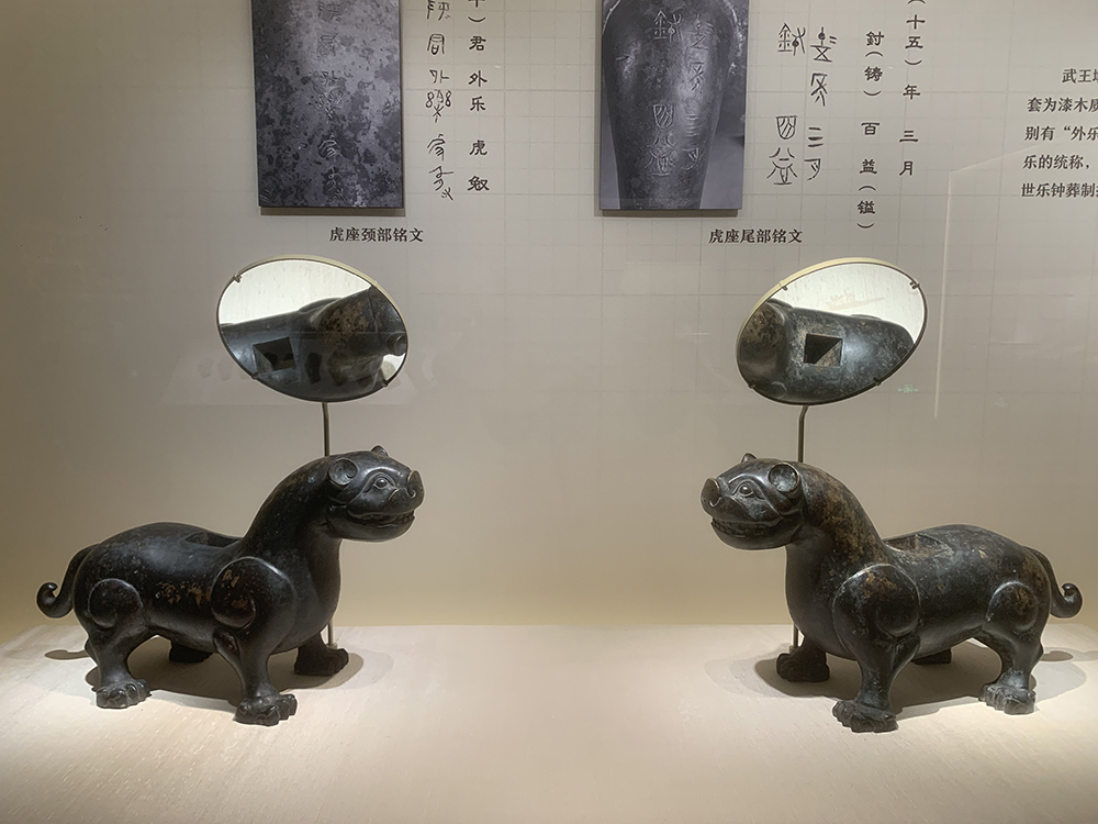 虎形青铜钟虡。人民网记者 韦衍行摄
