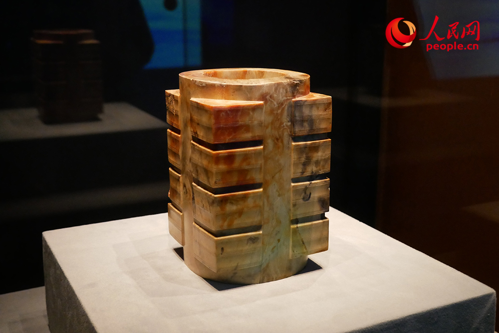 四层玉琮。人民网记者 韦衍行摄