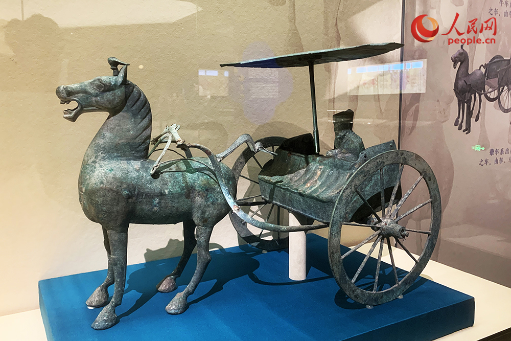 青铜轺车。人民网记者 韦衍行摄
