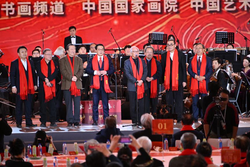 从左到右依次为：潘义奎、张显、杨晓阳、徐里、靳尚谊、冯远、刘万鸣、王平向全国观众送上诚挚的新春问候