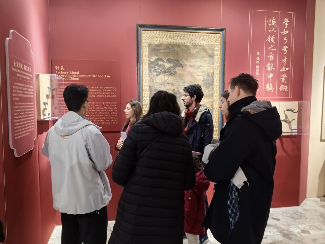 不少观众前来参观。主办方供图