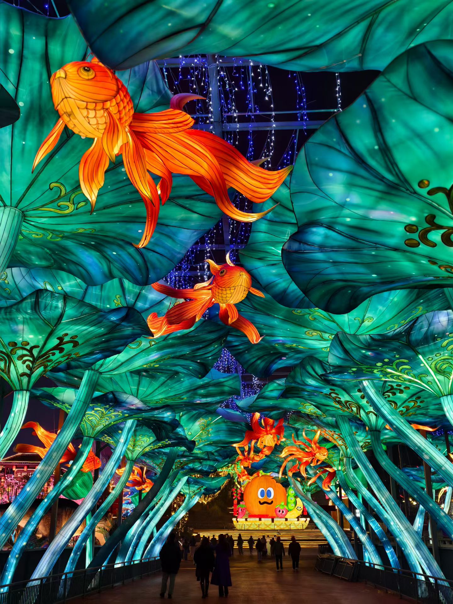 自贡国际恐龙灯会一隅。人民网记者 郭莹摄