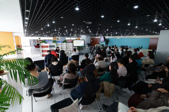 讲座现场。主办方供图