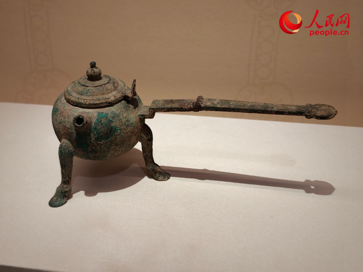 铜鐎斗。人民网记者 韦衍行摄