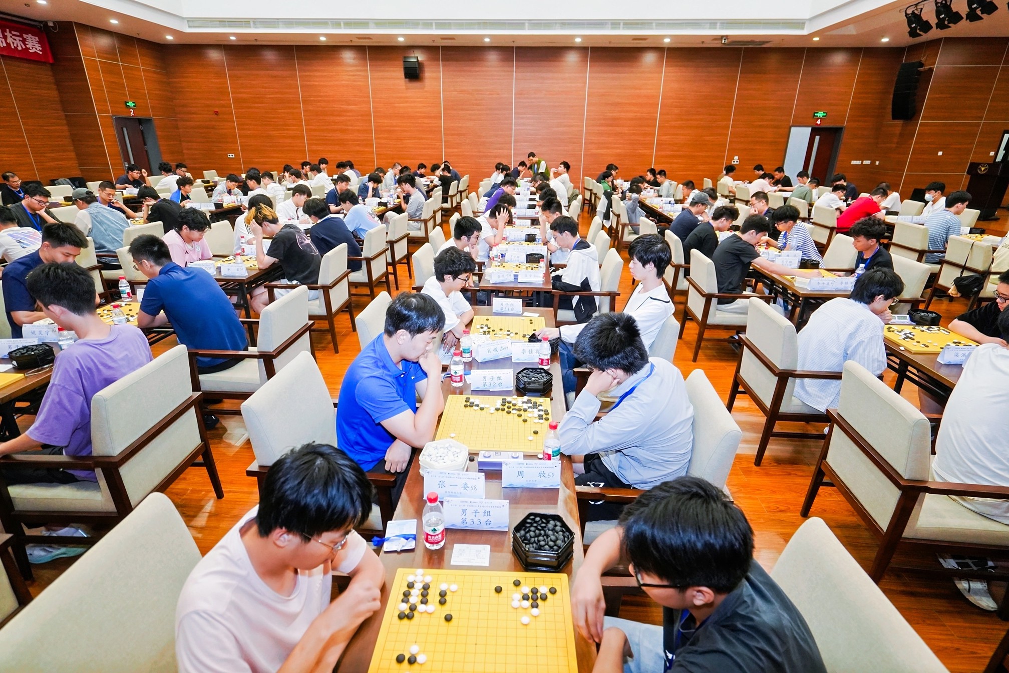 棋手们在比赛中。中国围棋协会供图