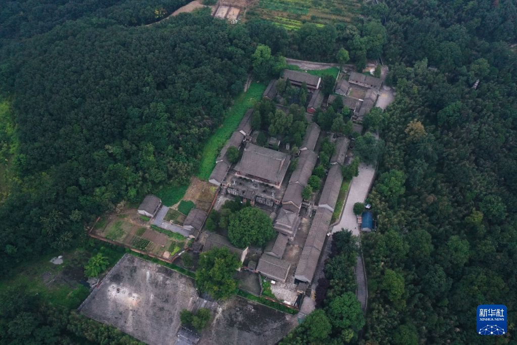这是8月20日拍摄的香严寺一隅（无人机照片）。