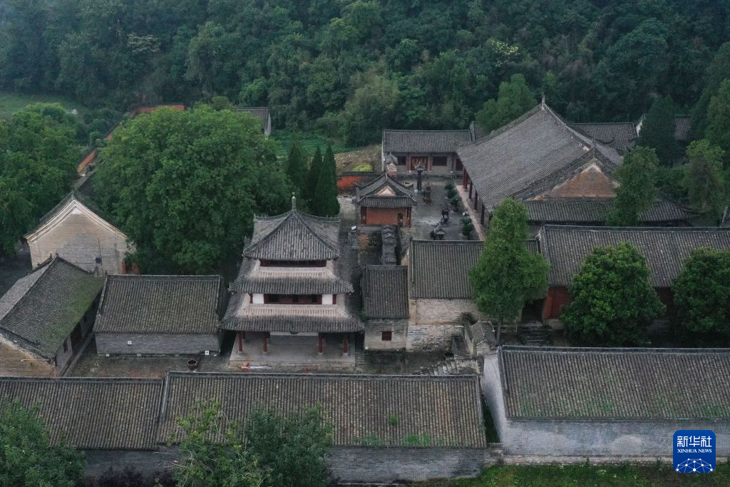 这是8月20日拍摄的香严寺一隅（无人机照片）。