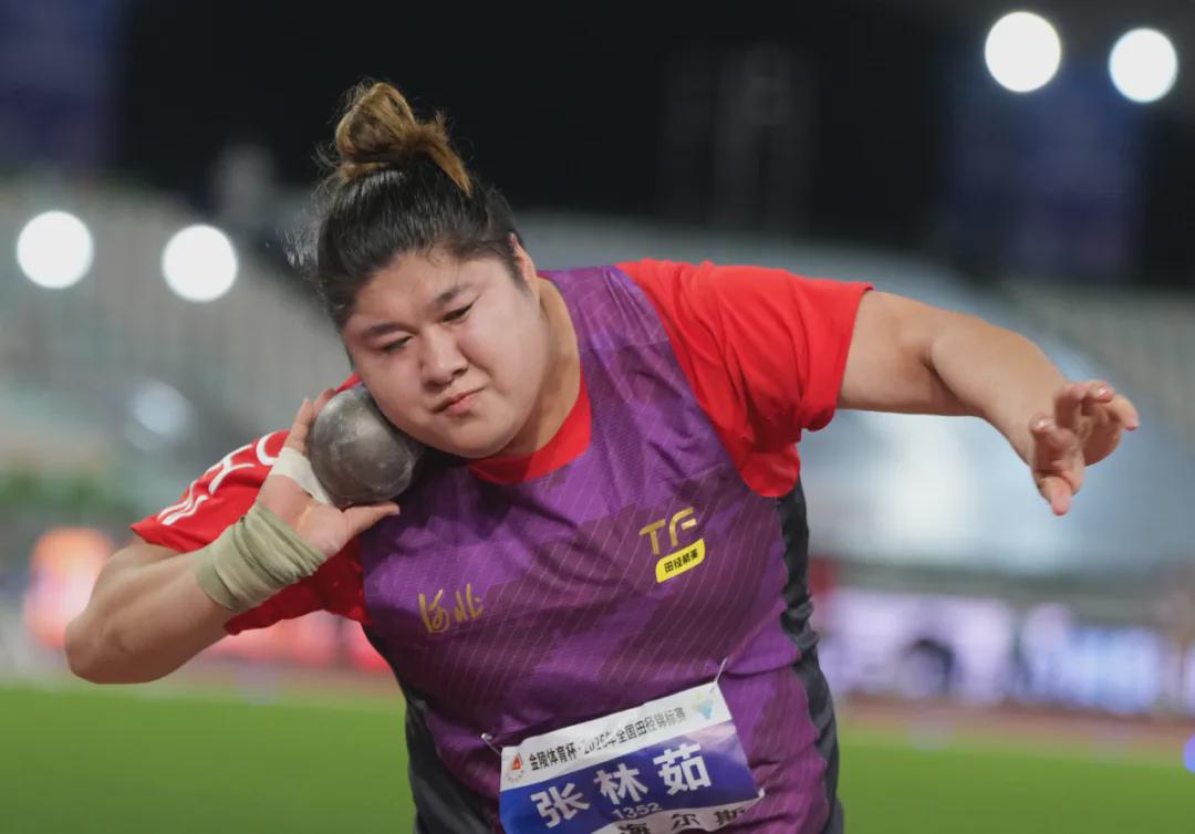 在8月14日晚进行的全国田径锦标赛女子铅球决赛中，张林茹投出19米63的成绩夺冠，大幅刷新个人最佳成绩。