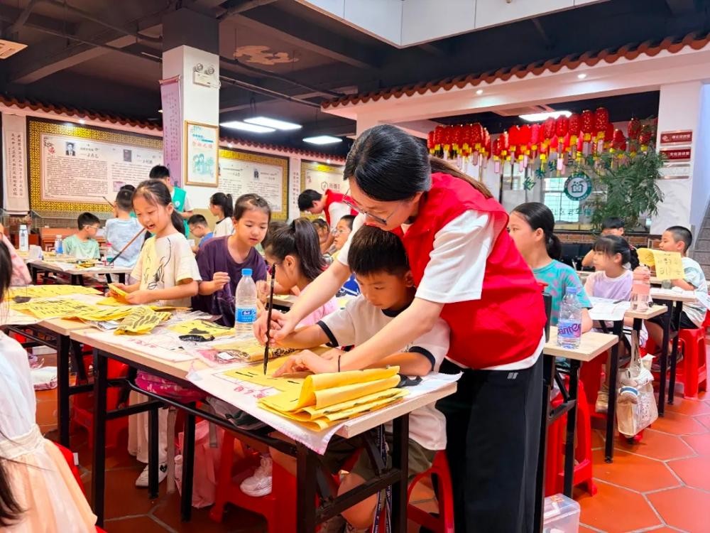 “青育”邻里课堂活动（）