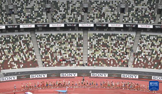 9月13日，参赛选手在35公里竞走决赛中出发。当日，2025年世界田径锦标赛在日本东京开赛。新华社记者 李明 摄