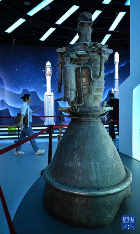 10月7日在文昌航天科普中心拍摄的火箭残骸。