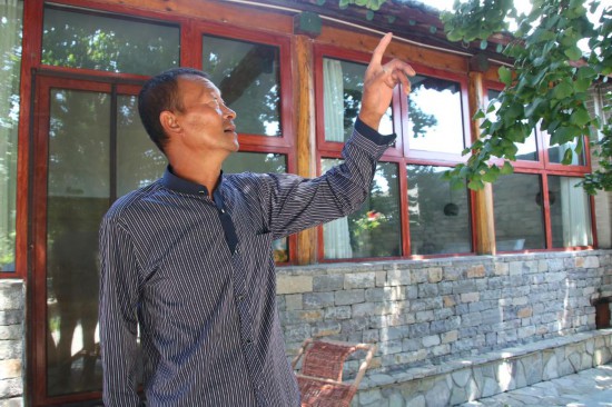 天津市蓟州区西井峪村“石头垒砌技艺”非物质文化遗产代表性传承人周志华。新华社记者曾晋摄