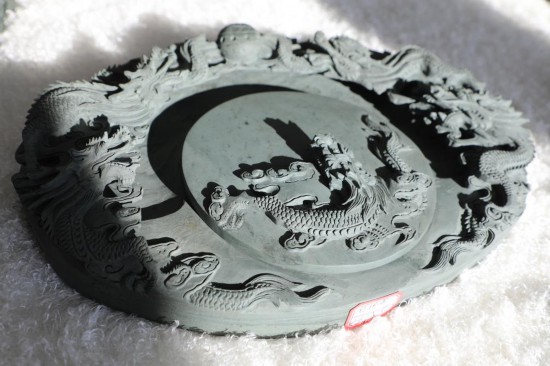 图为一款洮砚成品。新华社记者梁军 摄