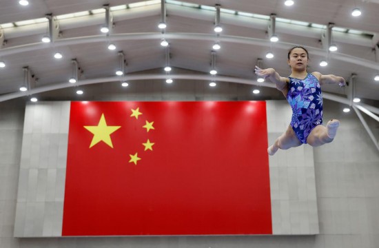 1月31日,张清颖在平衡木训练中。新华社记者 王丽莉 摄