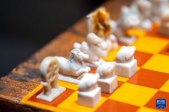 这是在内蒙古博物院内拍摄的展品（2月7日摄）。