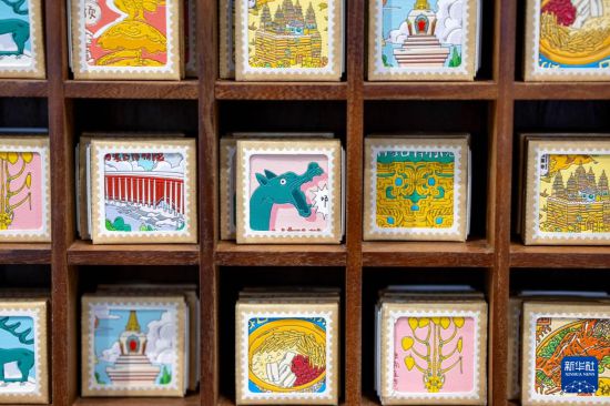 这是在内蒙古博物院的一家文创店内拍摄的马元素冰箱贴（2月7日摄）。